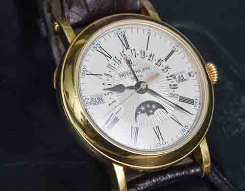 豪利时手表表蒙划痕维修价格费用需要多少钱？