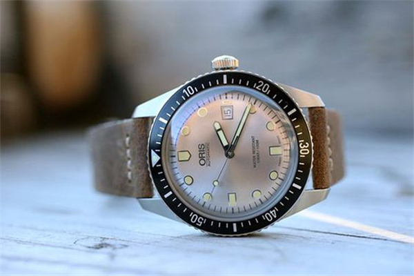 豪利时手表表盘有划痕处理办法大全